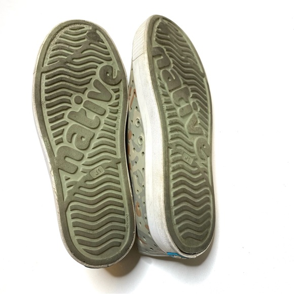 Native Jefferson Shoes in Neutral Light Camo Green & Tan Slip On Kids Size J1 1 - Picture 7 of 9